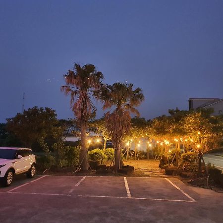 西归浦市普尔米尔旅馆别墅 外观 照片